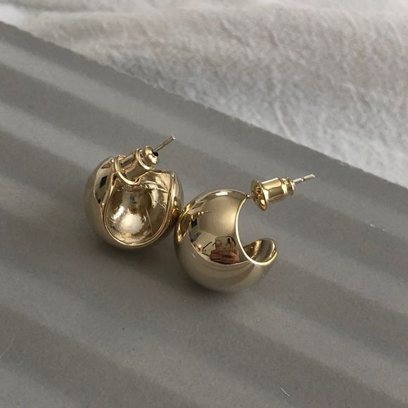 18K Gold Plated Champagne Light Gold Small Dome Chunky Earrings - Picture 6 of 6